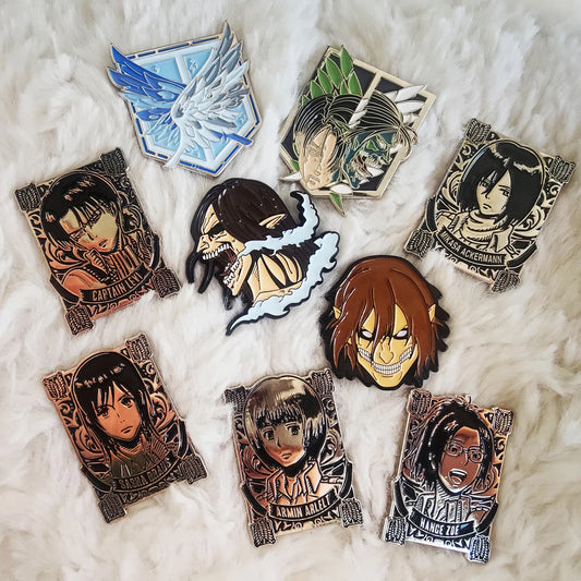 Broche de solapa esmaltado de Shingeki No Kyojin